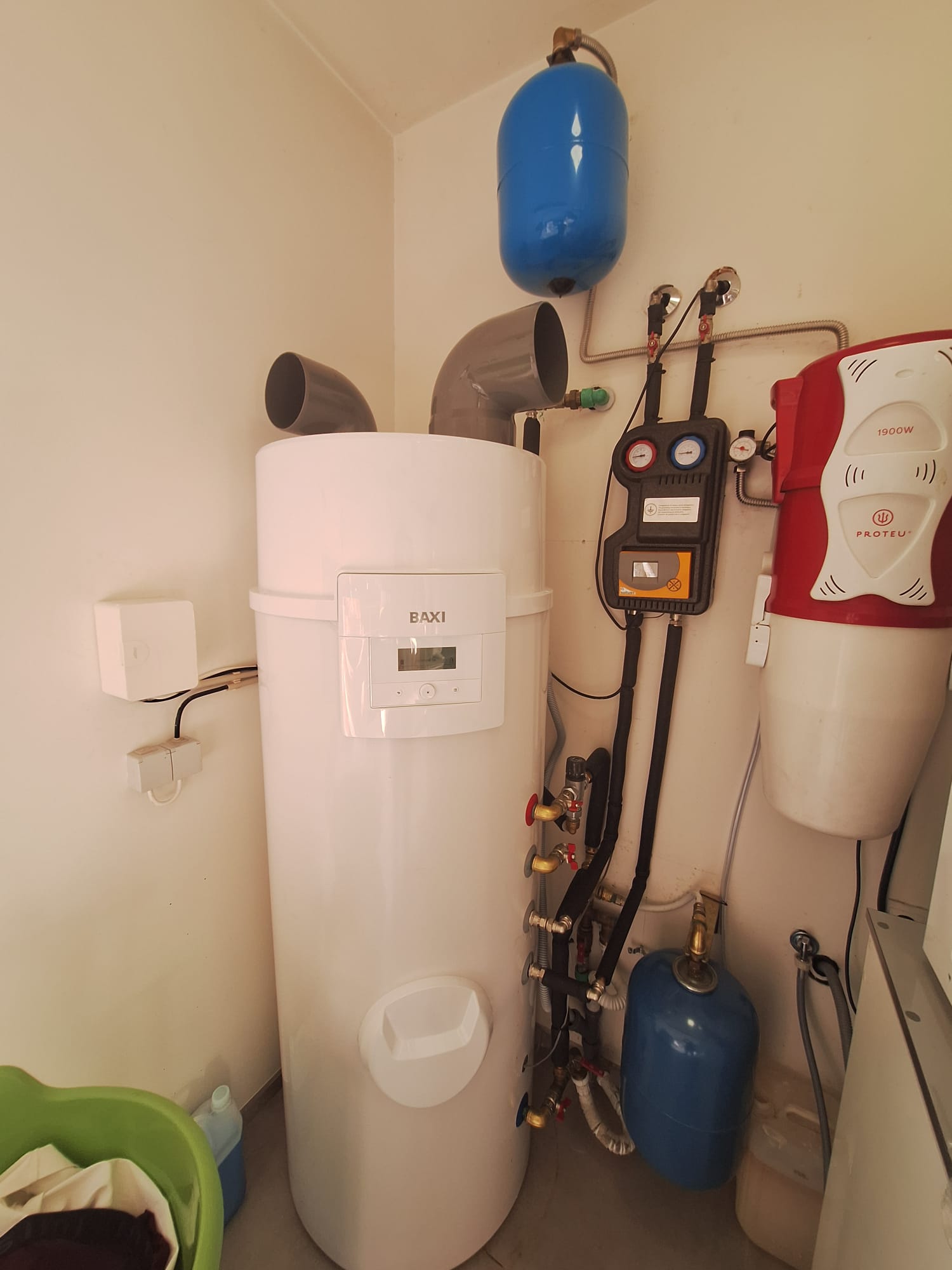 Bombas de calor — Bomba de calor Baxi com estação solar, APB Clima