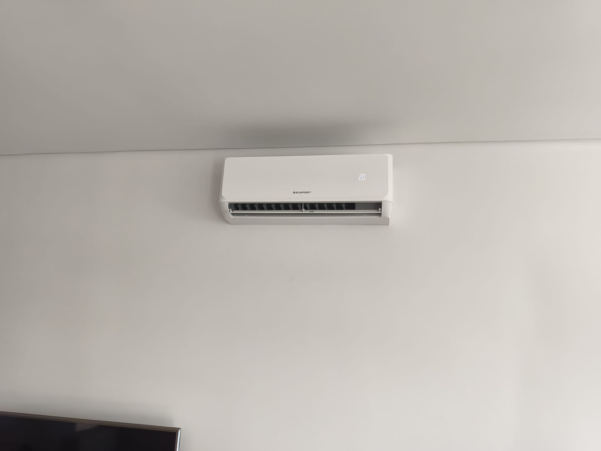 Ar condicionado — Split em sala, instalação limpa, APB Clima